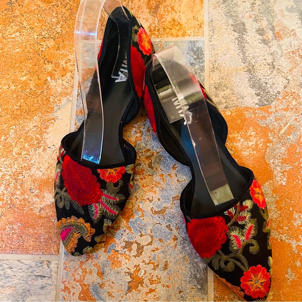 🌹Fabulous Mia Floral Embroidered Women's D’Orsay Style Flats!